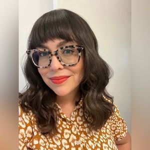 Meet your Posher, Adrianne